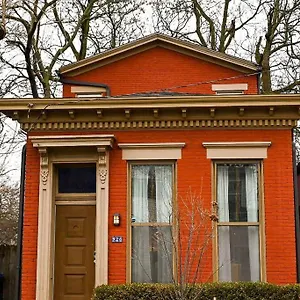 A Hidden Gem Near Nulu/downtown. Holiday home Louisville