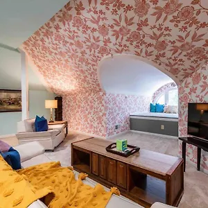 Two Bedroom In Historic Nulu Apartment Louisville